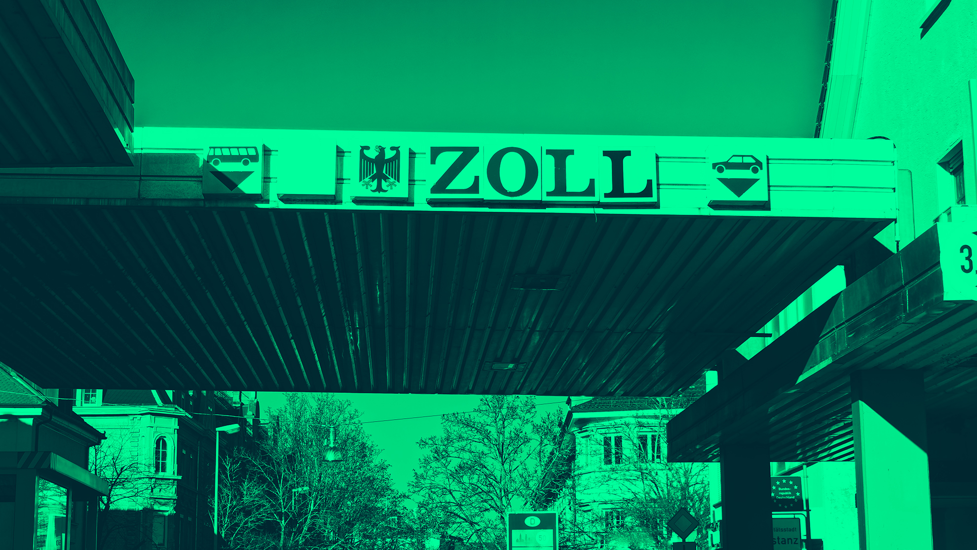 Auf dem Bild ist eine Zollgrenze zu sehen.